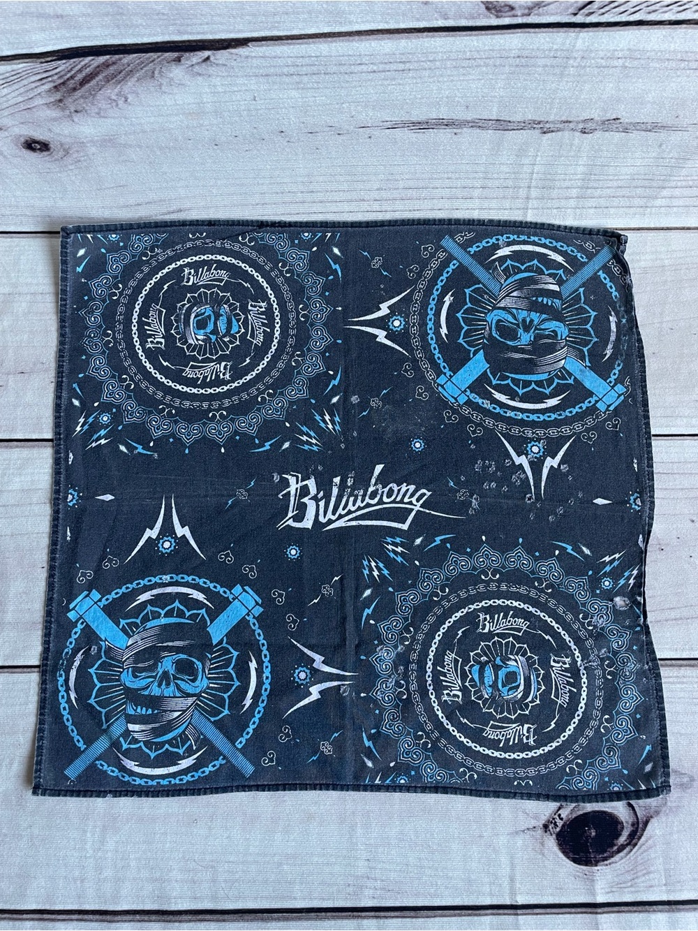 Vintage Billabong Bandana Skull Cross Trucks Chain Y2K Cyber Grunge Skate Surf